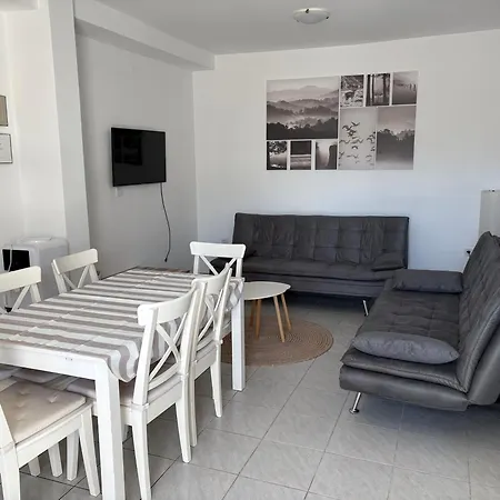 Luka Apartament *