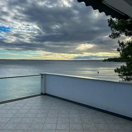 Luka Apartment *